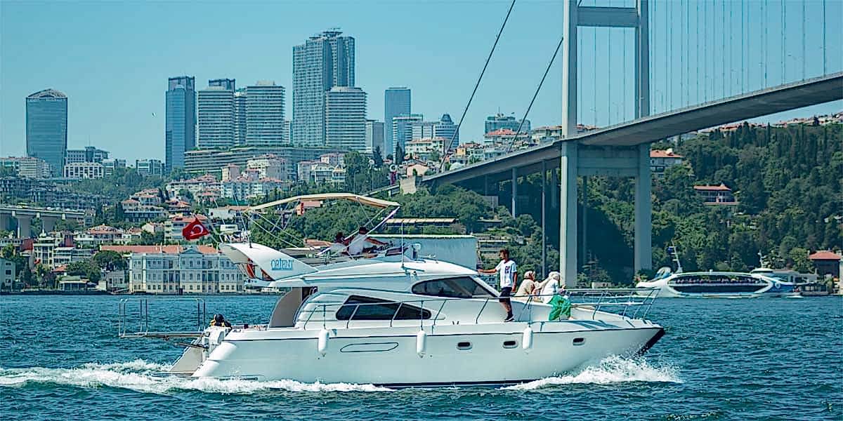 luxury yacht charter in the istanbul bosphorus